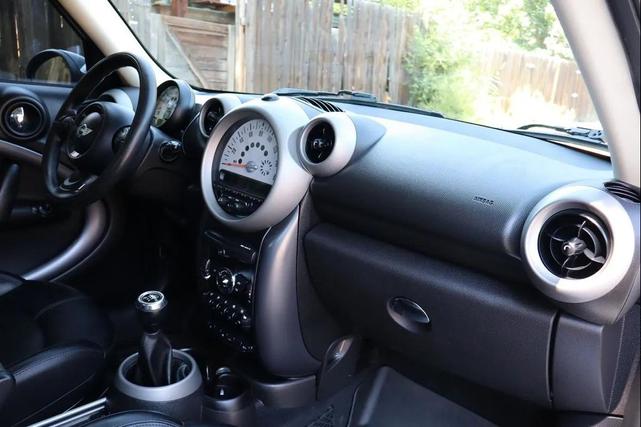 Photo of 2012 Off white MINI Cooper S Countryman