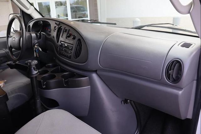 Photo of 2007 Oxford White Clearcoat Ford E250
