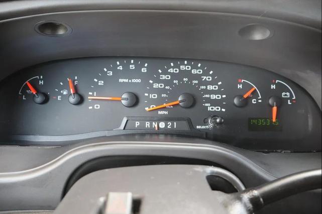 Photo of 2007 Oxford White Clearcoat Ford E250