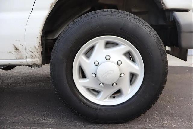 Photo of 2007 Oxford White Clearcoat Ford E250