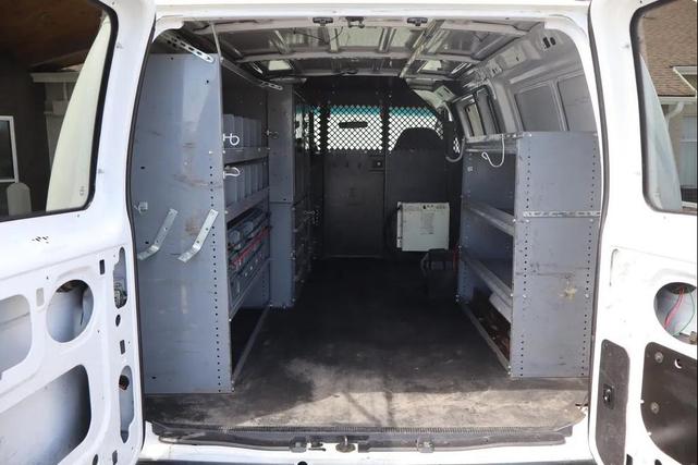 Photo of 2007 Oxford White Clearcoat Ford E250