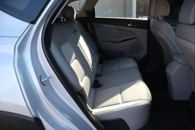 Photo of 2017 White Hyundai TUCSON