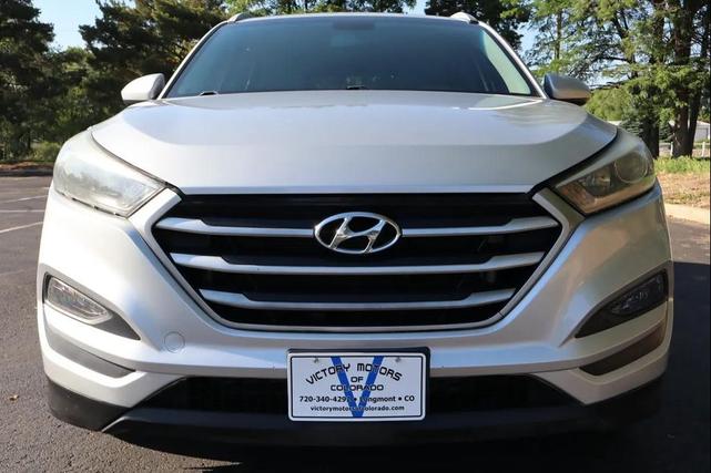 Photo of 2017 White Hyundai TUCSON