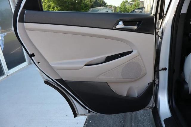 Photo of 2017 White Hyundai TUCSON