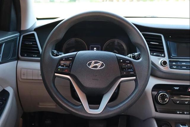 Photo of 2017 White Hyundai TUCSON