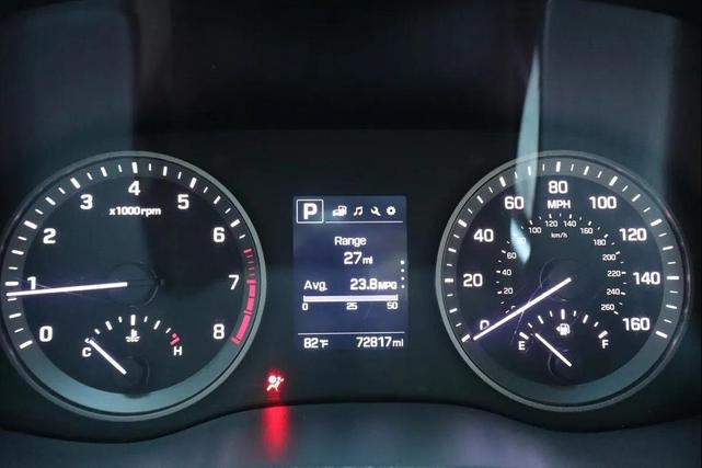 Photo of 2017 White Hyundai TUCSON
