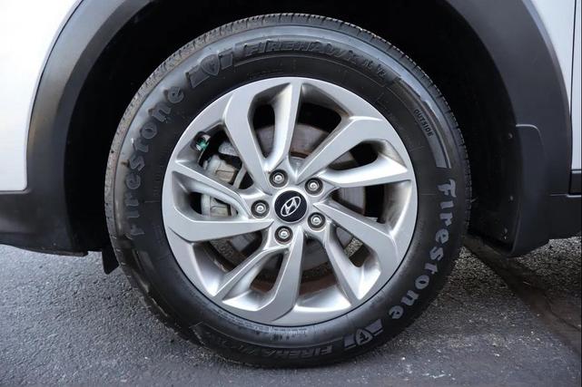 Photo of 2017 White Hyundai TUCSON