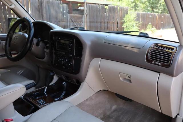 Photo of 2000 Green Toyota Land Cruiser