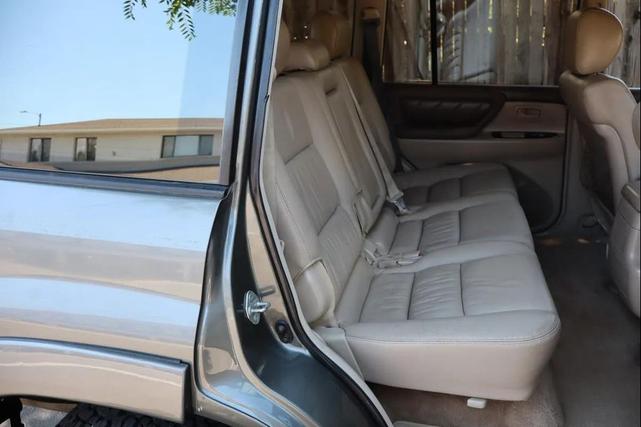 Photo of 2000 Green Toyota Land Cruiser