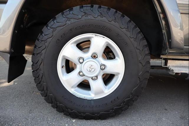 Photo of 2000 Green Toyota Land Cruiser