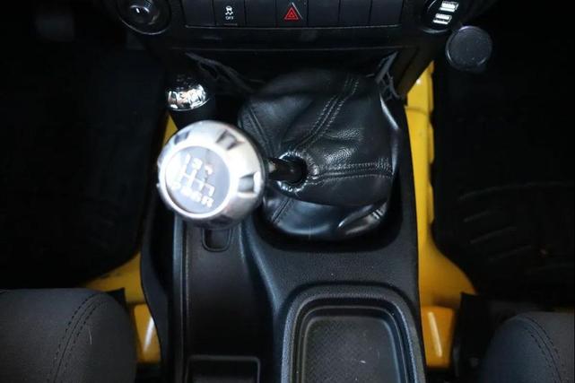 Photo of 2011 Yellow Jeep Wrangler Unlimited