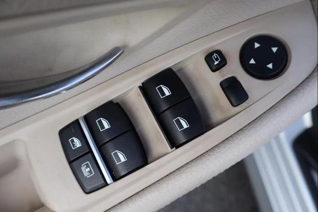 Photo of 2012 Silver BMW 535