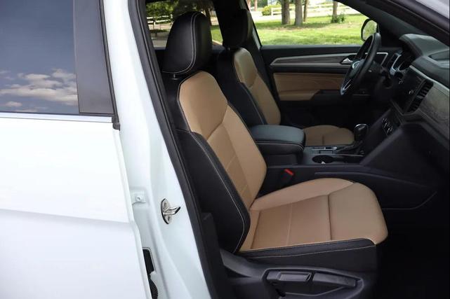 Photo of 2021 Gray Volkswagen Atlas Cross Sport