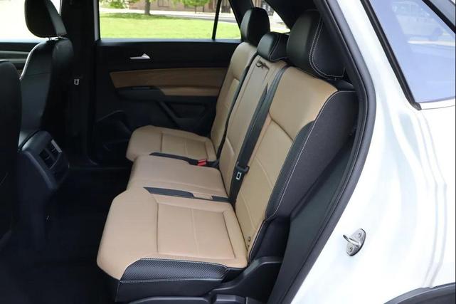 Photo of 2021 Gray Volkswagen Atlas Cross Sport