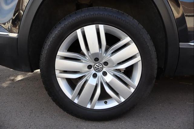 Photo of 2019 Deep Black Pearl Volkswagen Atlas