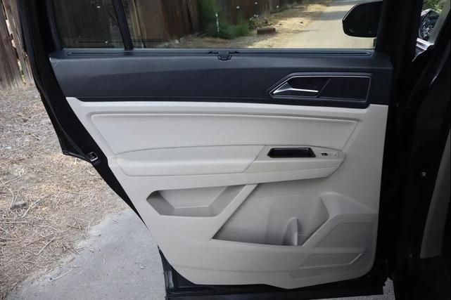 Photo of 2019 Deep Black Pearl Volkswagen Atlas