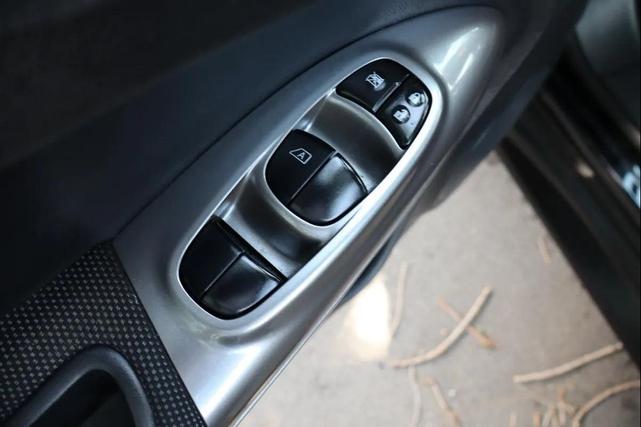 Photo of 2013 Sapphire Black Nissan Juke