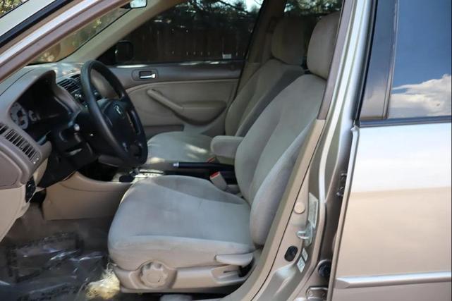 Photo of 2002 Gold Honda Civic