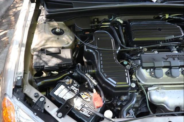Photo of 2002 Gold Honda Civic