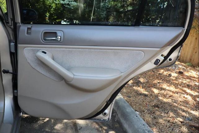 Photo of 2002 Gold Honda Civic