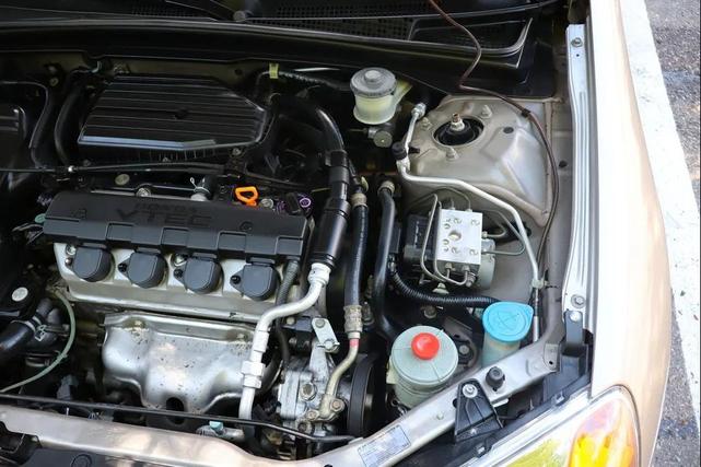 Photo of 2002 Gold Honda Civic