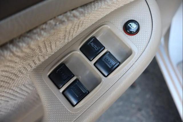 Photo of 2002 Gold Honda Civic