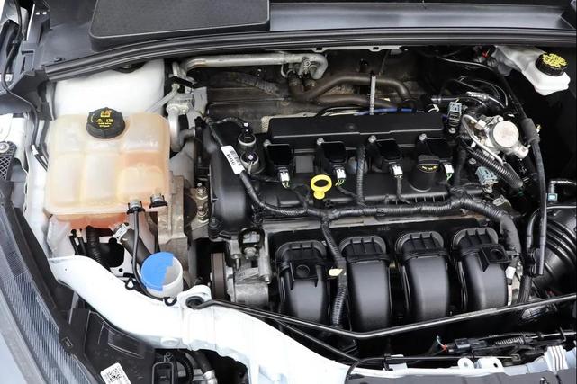 Photo of 2018 Oxford White Ford Focus