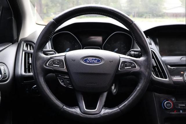 Photo of 2018 Oxford White Ford Focus