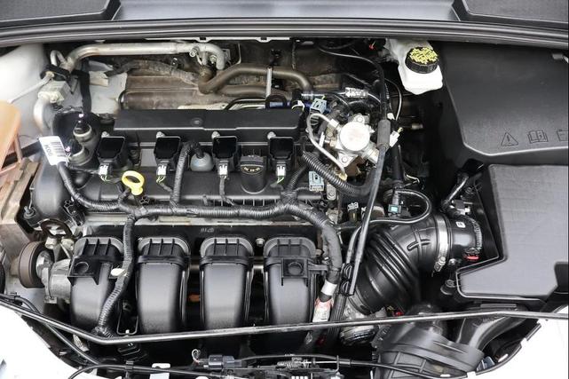 Photo of 2018 Oxford White Ford Focus