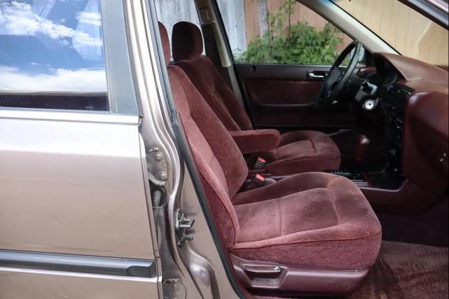Photo of 1992 Burgundy Honda Accord