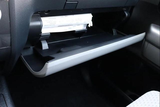 Photo of 2012 Super White Toyota Tundra