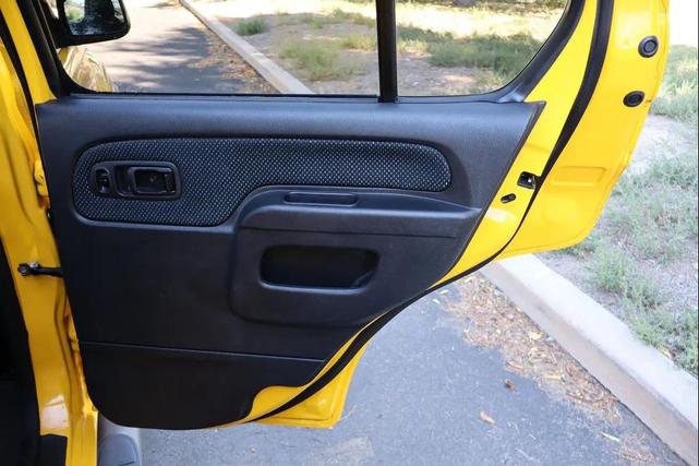 Photo of 2002 Solar Yellow Clearcoat Nissan Xterra