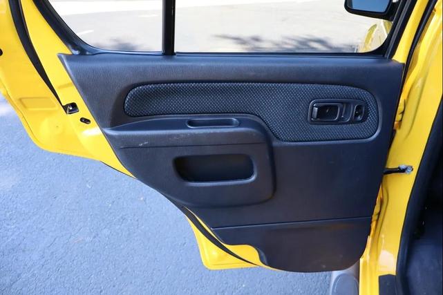 Photo of 2002 Solar Yellow Clearcoat Nissan Xterra