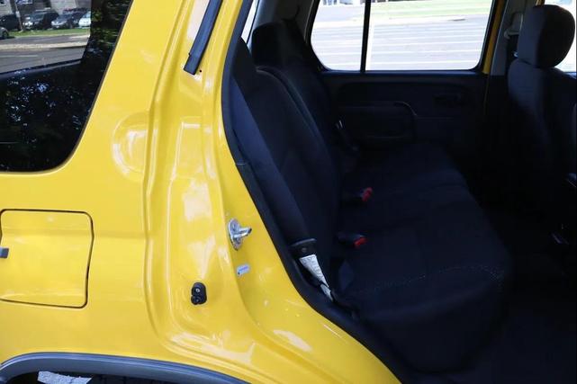 Photo of 2002 Solar Yellow Clearcoat Nissan Xterra