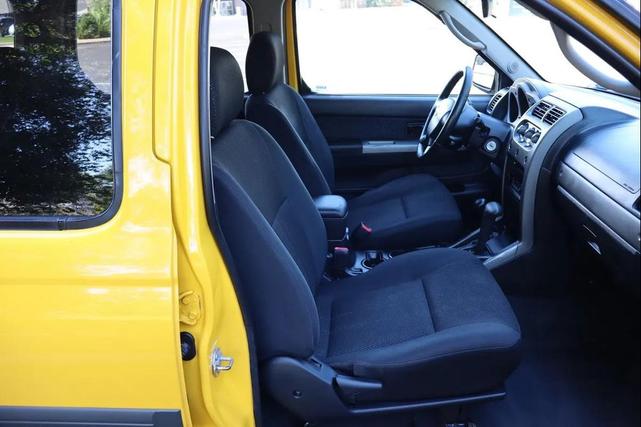 Photo of 2002 Solar Yellow Clearcoat Nissan Xterra