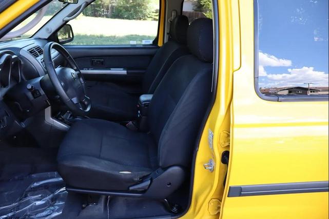 Photo of 2002 Solar Yellow Clearcoat Nissan Xterra