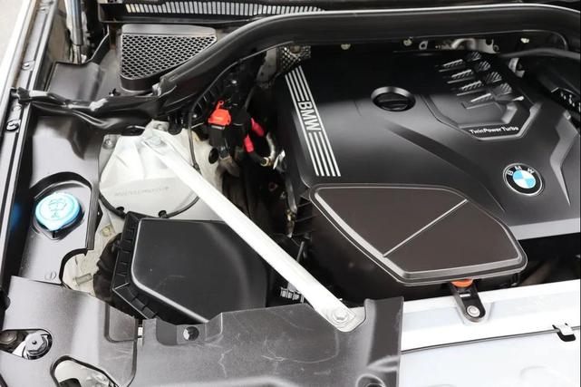 Photo of 2021 White BMW X4