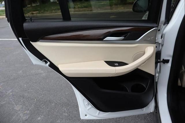 Photo of 2021 White BMW X4