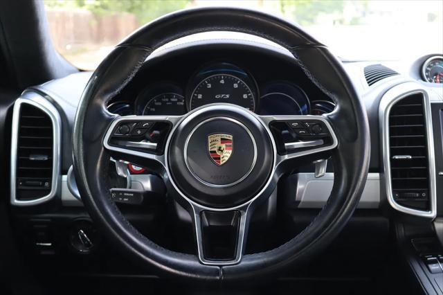Photo of 2016 White Porsche Cayenne