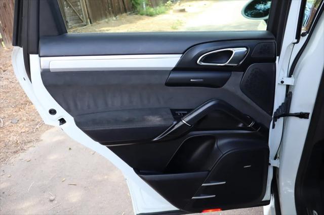 Photo of 2016 White Porsche Cayenne