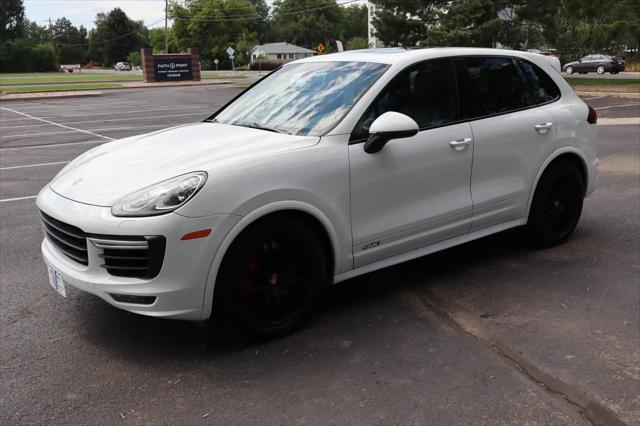 Photo of 2016 White Porsche Cayenne