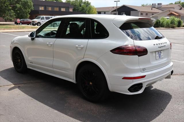 Photo of 2016 White Porsche Cayenne