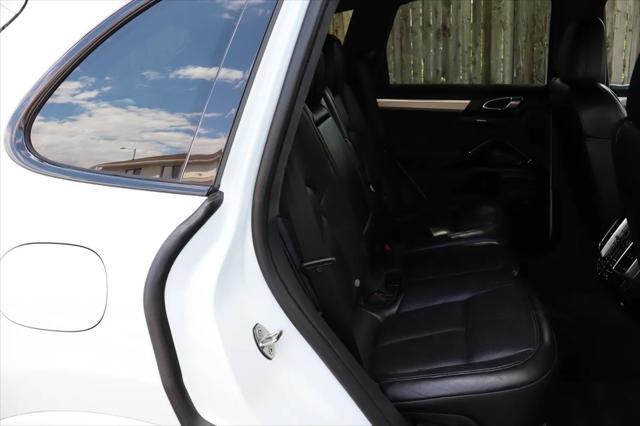 Photo of 2016 White Porsche Cayenne