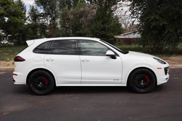 Photo of 2016 White Porsche Cayenne