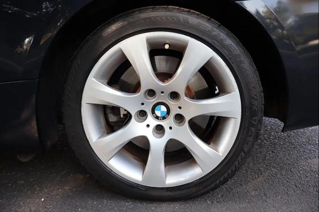 Photo of 2008 Blue BMW 335