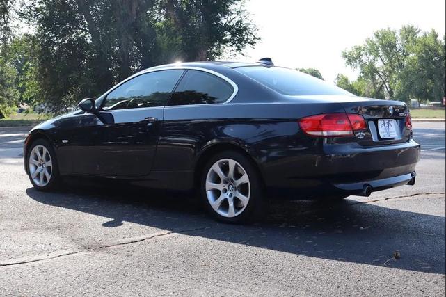 Photo of 2008 Blue BMW 335