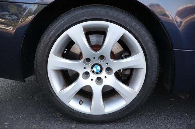 Photo of 2008 Blue BMW 335