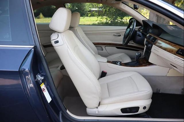 Photo of 2008 Blue BMW 335