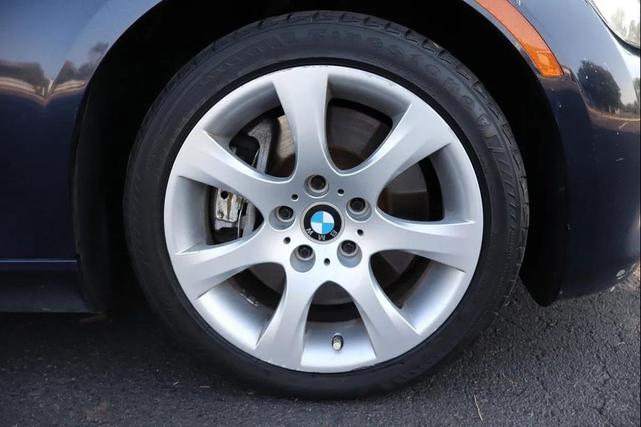 Photo of 2008 Blue BMW 335