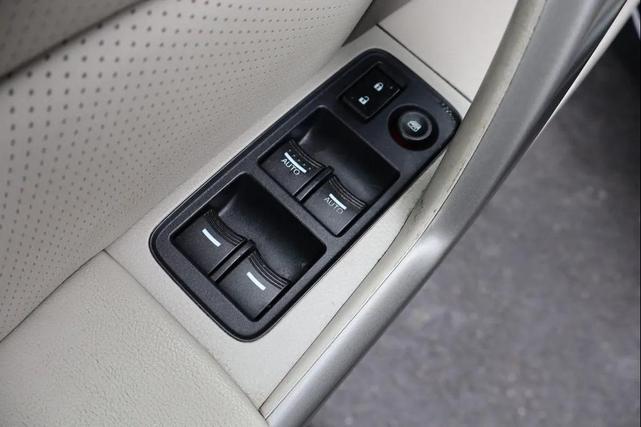 Photo of 2011 Crystal Black Pearl Acura RDX
